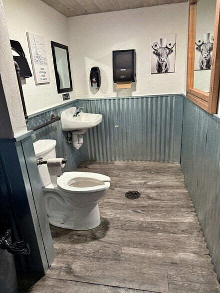 More Photos Of 205 S Arizona, Butte Restaurant For Sale