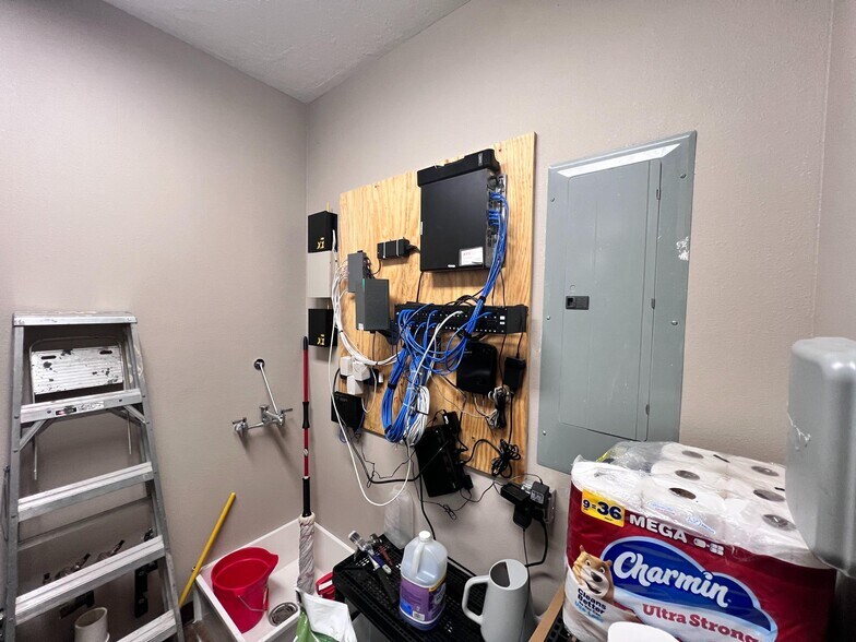 More Photos Of 1002 E Philip Ave, North Platte Office For Sale