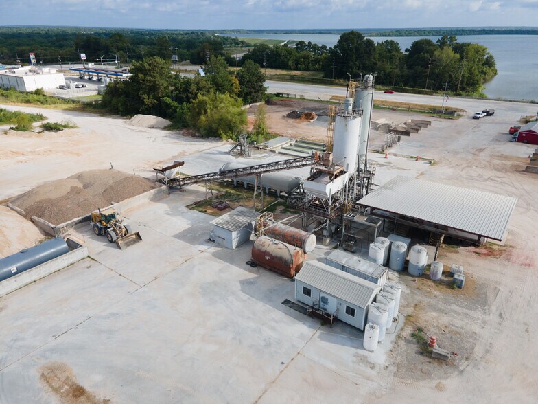 More Photos Of 12247 FM 1097 Rd, Willis Manufacturing For Sale