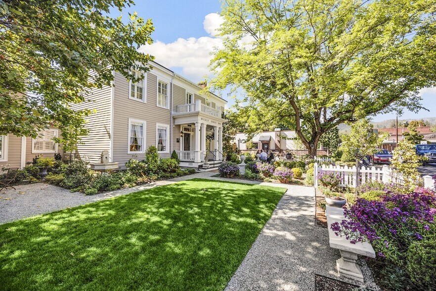 More Photos Of 240 E California St, Jacksonville Hotel For Sale