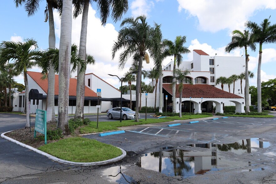 More Photos Of 1901 Palm Beach Lakes Blvd, West Palm Beach Hotel For Lease