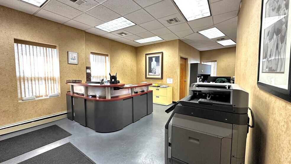 More Photos Of 1991 Smith St, Merrick Medical For Sale