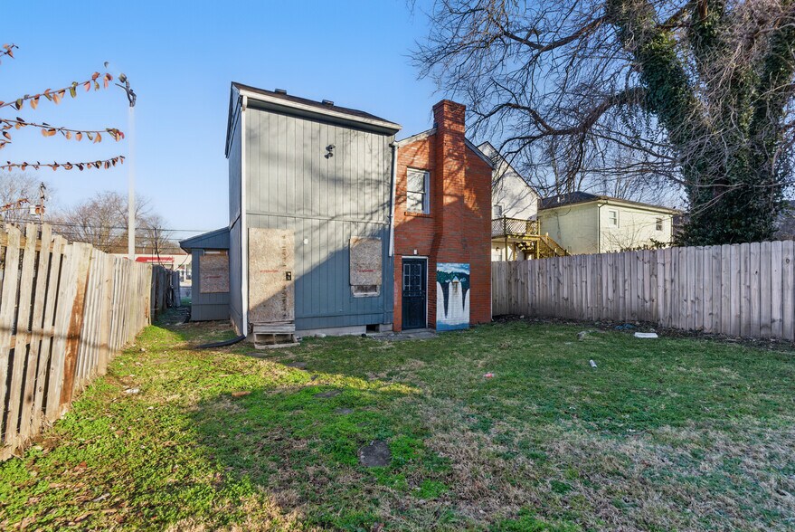 More Photos Of 724 N Broadway, Lexington Freestanding For Sale