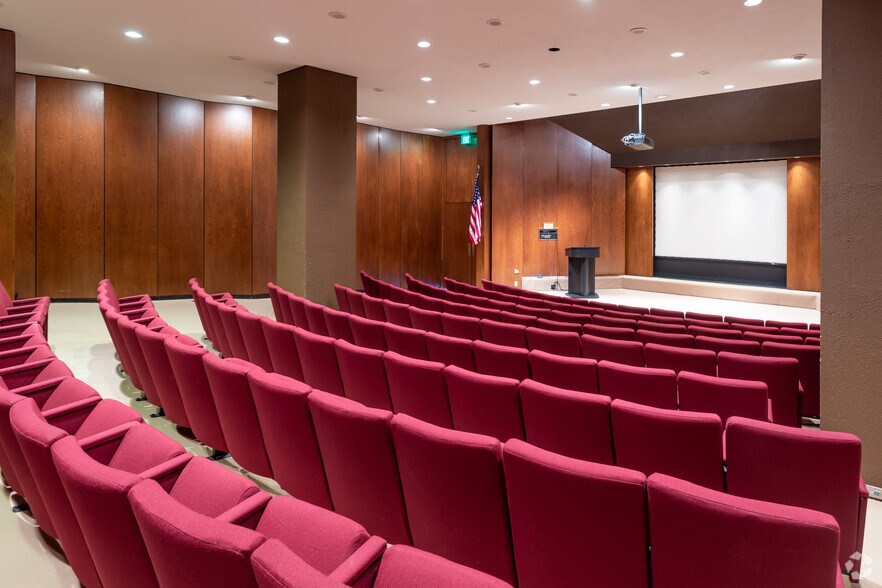 More Photos Of 200 W Capitol Ave, Little Rock Office For Lease