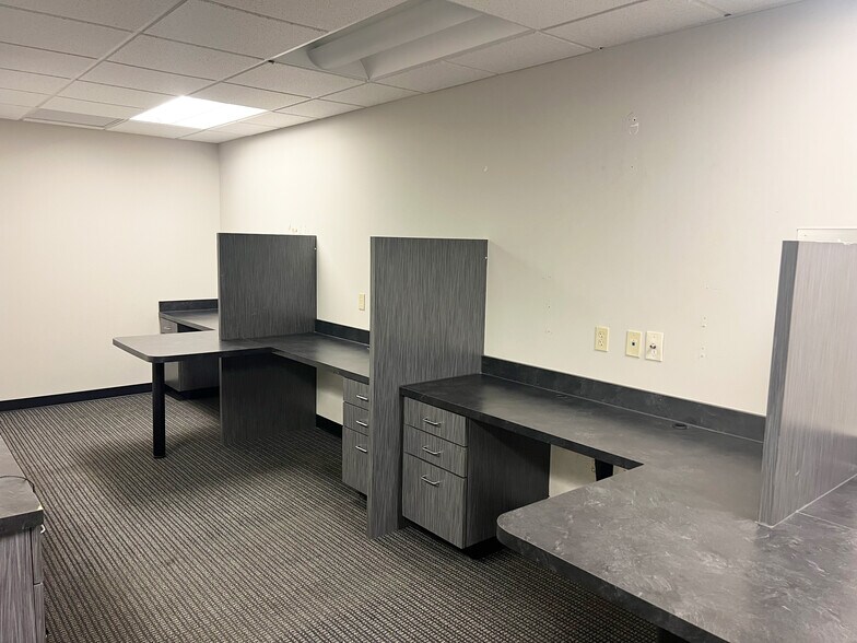 More Photos Of 2761 E Skelly Dr, Tulsa Medical For Lease