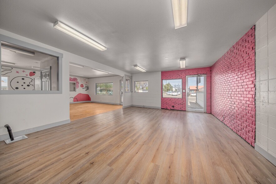 More Photos Of 361 SW 12th St, Ontario Specialty For Sale