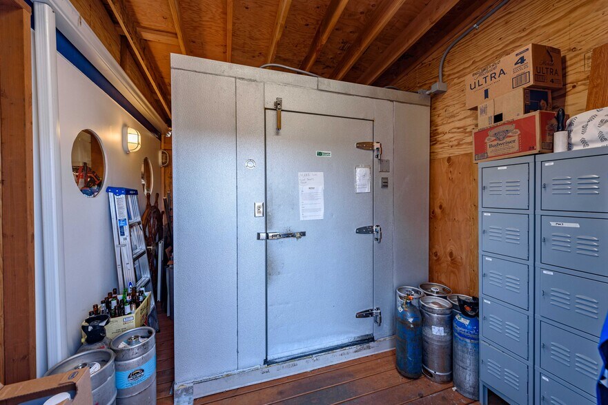 More Photos Of 102 Hall Ave, Coos Bay Restaurant For Sale