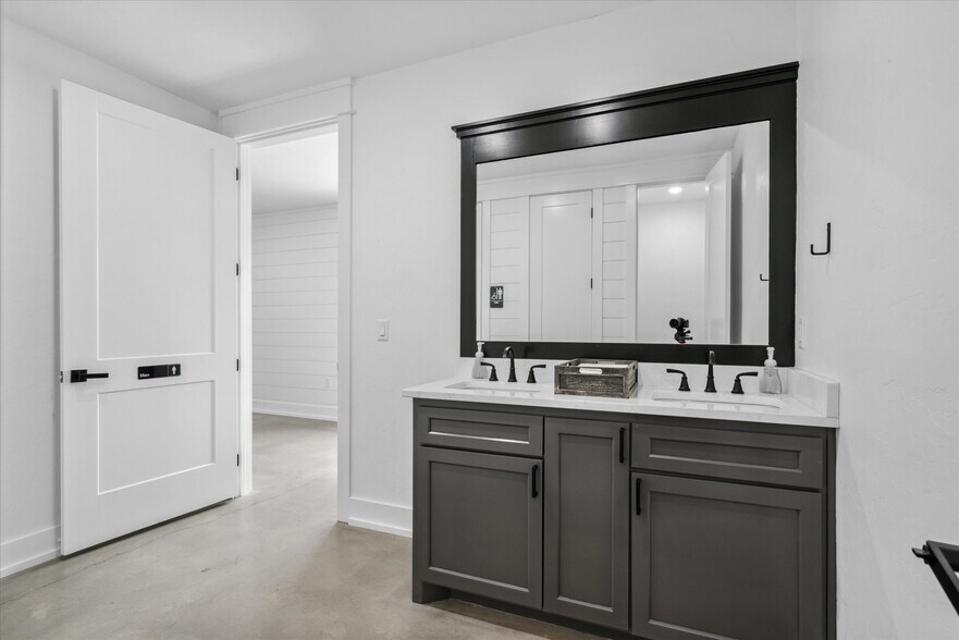 More Photos Of 1972 FM 857, Grand Saline Trailer Camper Park For Sale