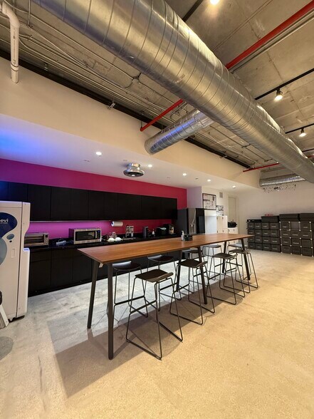 More Photos Of 222 NW 24th St, Miami Office Residential For Lease