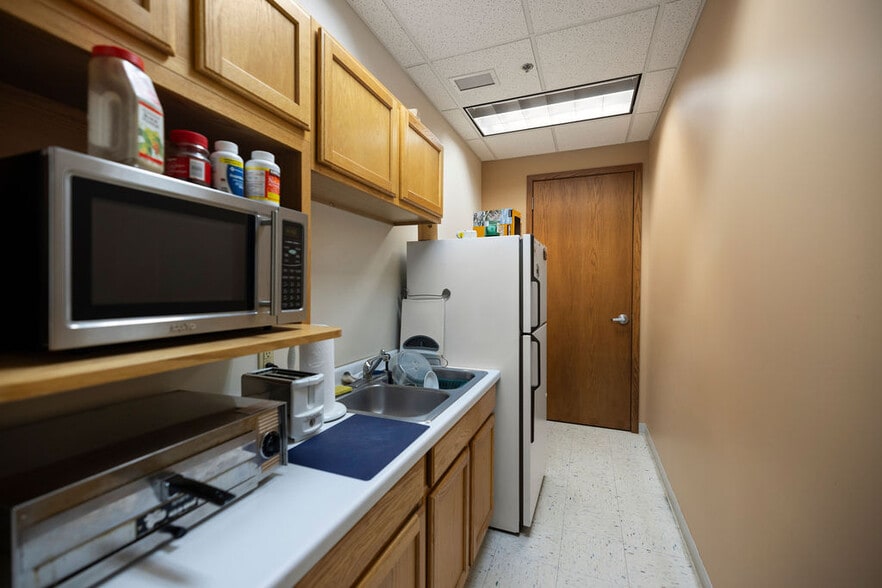 More Photos Of 3209 Terminal Dr, Eagan Warehouse For Sale