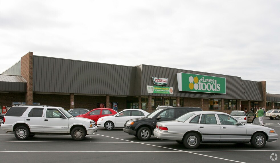 More Photos Of 614 L-614 T S Main St, King Unknown For Lease