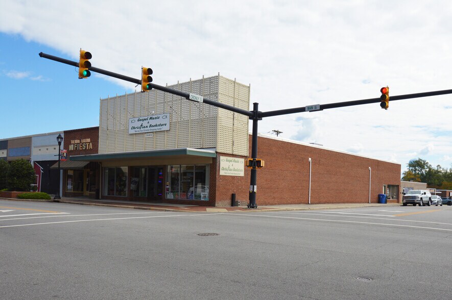 More Photos Of 212 S Main St, Laurinburg Storefront For Sale