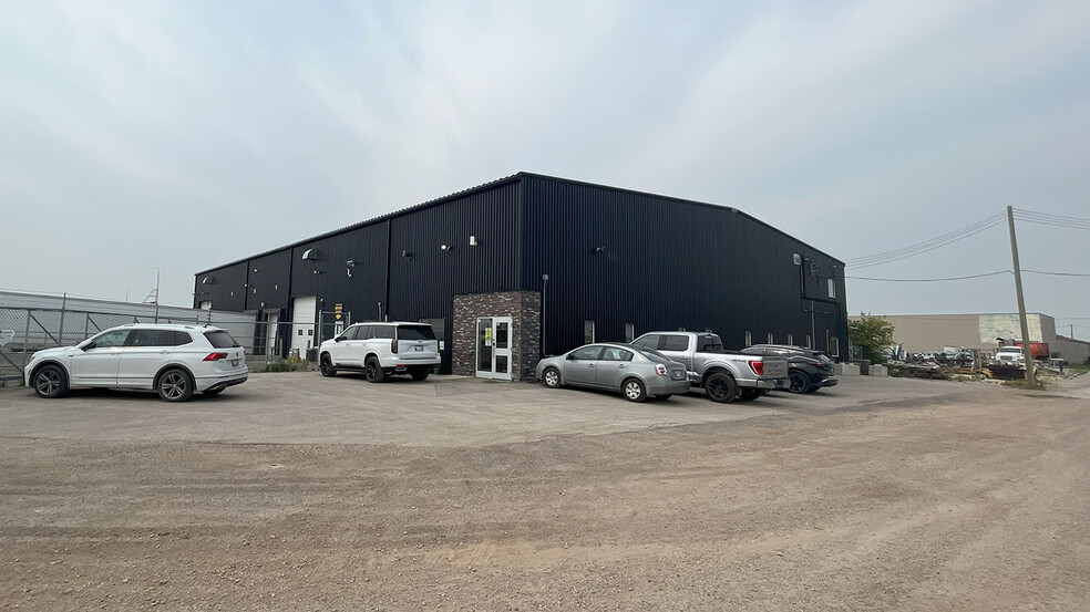 Primary Photo Of 944 Henry Av, Winnipeg Industrial For Lease