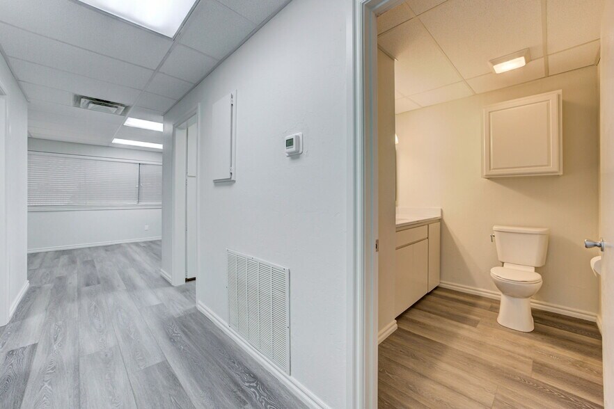 More Photos Of 2401 Tee Cir, Norman Office For Sale