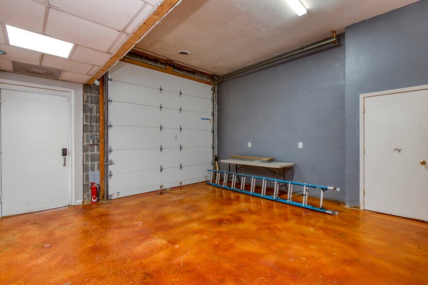 More Photos Of 324 S Commerce St, Marion Loft Creative Space For Sale