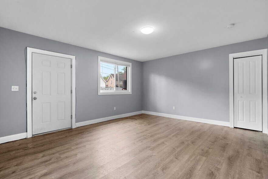 More Photos Of 5 Warner St Ext, Hartford Apartments For Sale