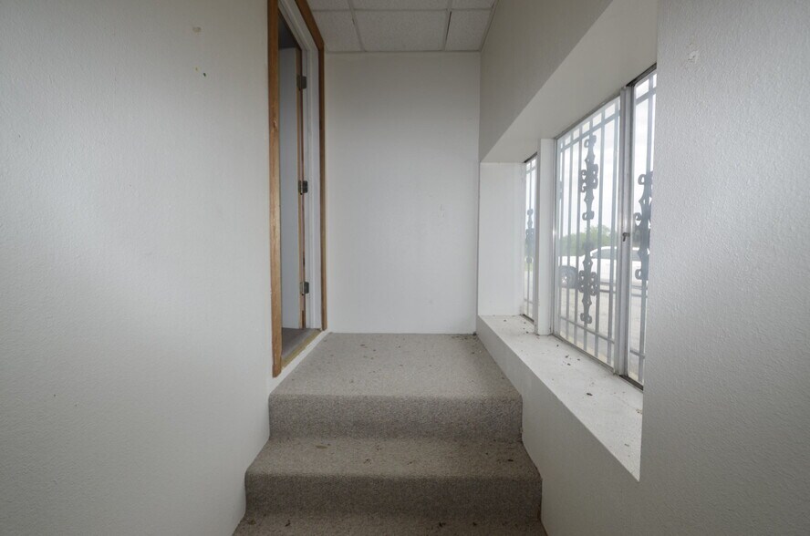 More Photos Of 31633 US-377 Hwy, Gordonville Light Distribution For Sale