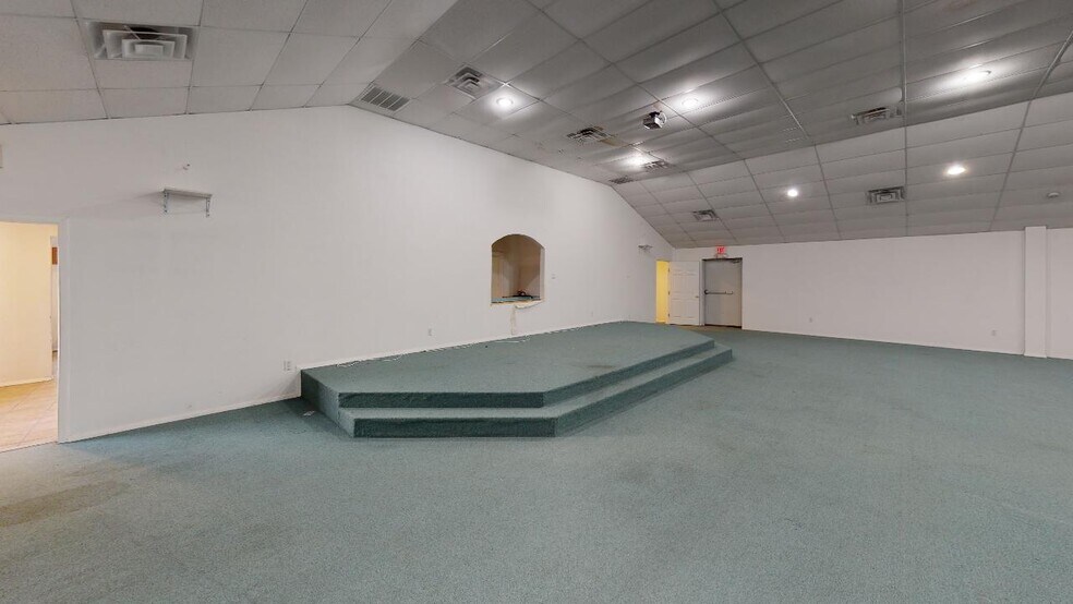 More Photos Of 2225 S State Highway 95, Taylor Freestanding For Lease