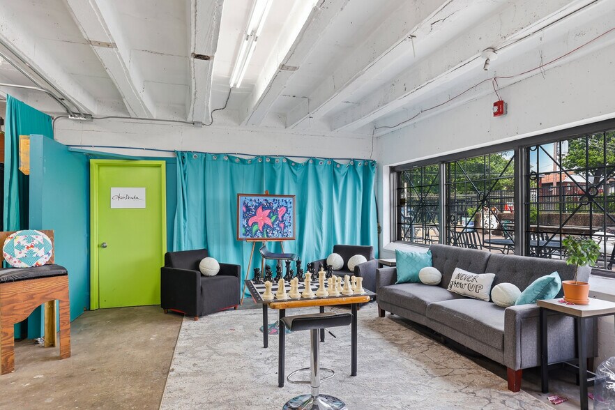 More Photos Of 5951 Delmar Blvd, Saint Louis Freestanding For Sale