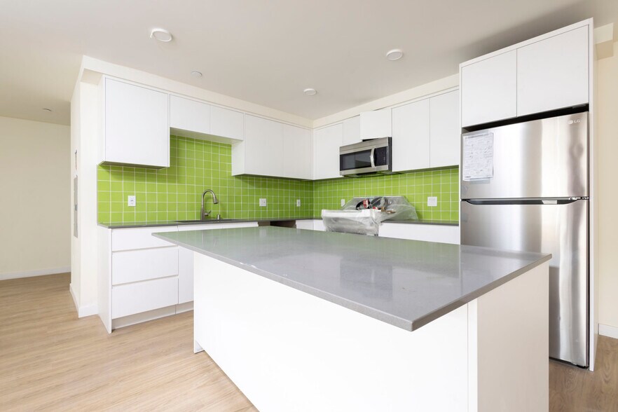 More Photos Of 14629 W Erwin St, Van Nuys Apartments For Sale