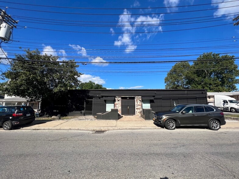 More Photos Of 560 Tarrytown Rd, White Plains Freestanding For Lease