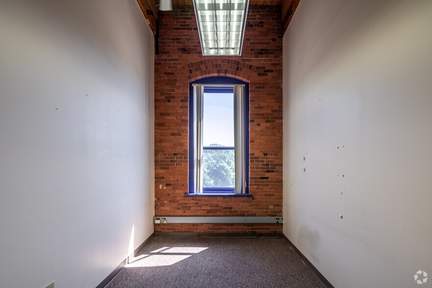 More Photos Of 290 Pratt St, Meriden Light Manufacturing For Lease