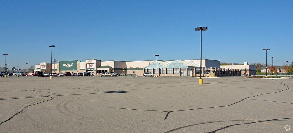 More Photos Of 1901 S Milwaukee Ave, Burlington Unknown For Lease