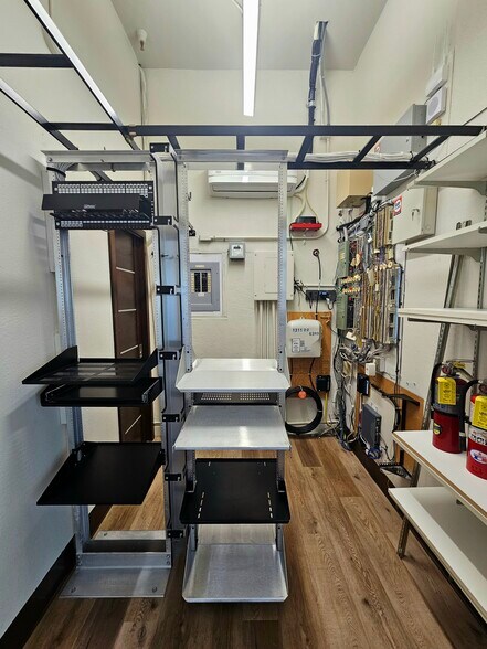 More Photos Of 1311-1425 63rd St, Emeryville Distribution For Lease