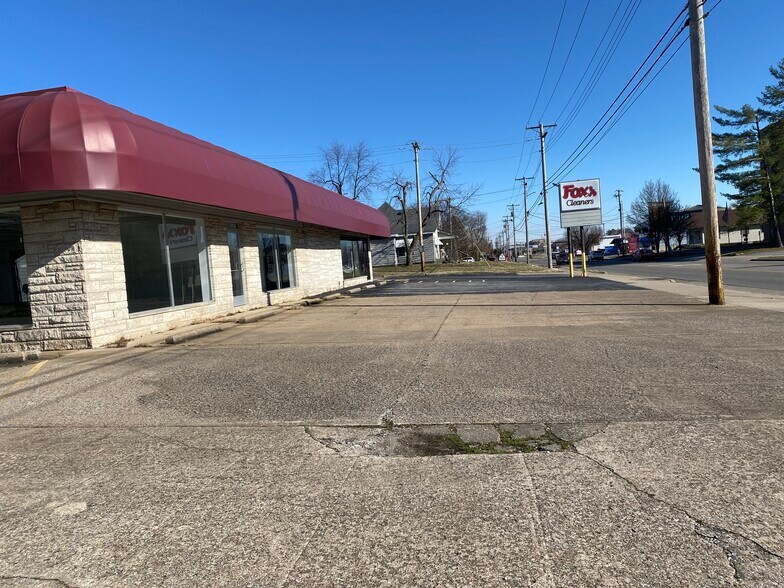 More Photos Of 1102 W Main St, Marion Freestanding For Sale