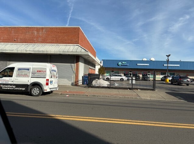 More Photos Of 1060 E Main St, Bridgeport Drugstore For Lease