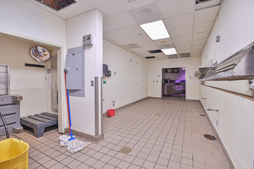 More Photos Of 2675 32nd Ave S, Grand Forks Restaurant For Sale