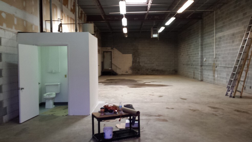 More Photos Of 8000-8032 Fernham Ln, Forestville Warehouse For Lease