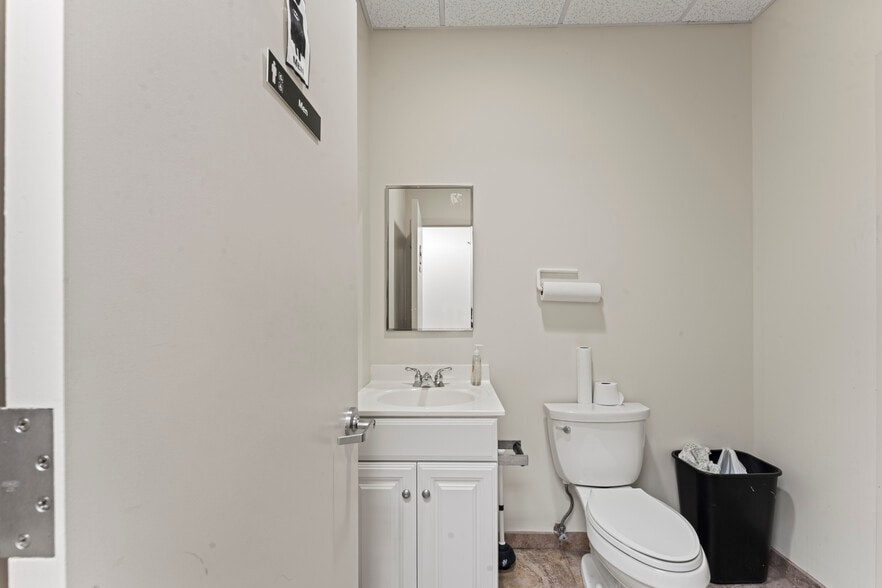 More Photos Of 23 Ryan St, Stamford Service For Sale