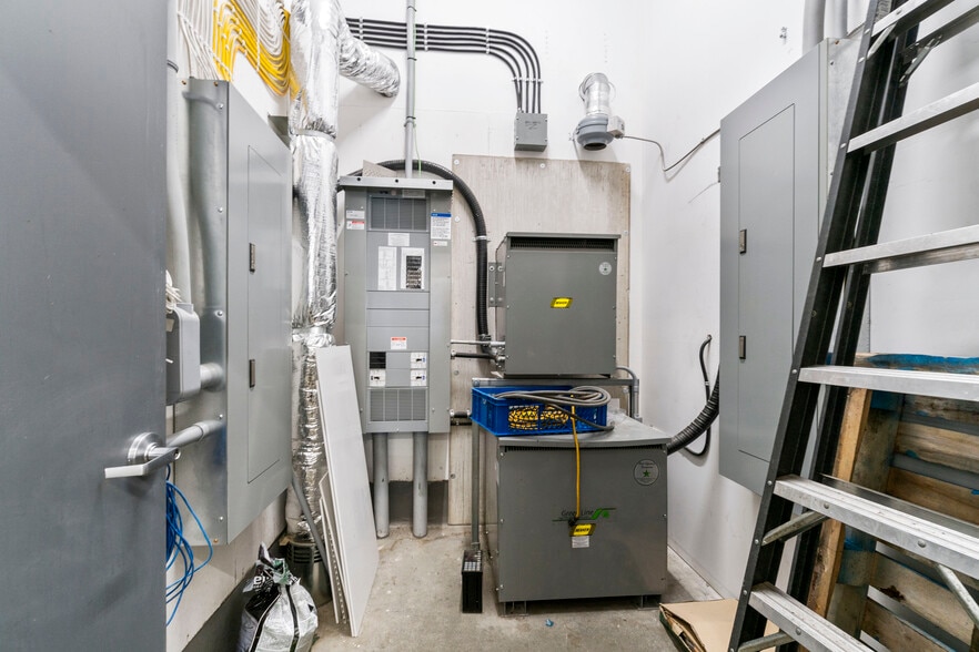 More Photos Of 4141 54 St SE, Salmon Arm Manufacturing For Sale