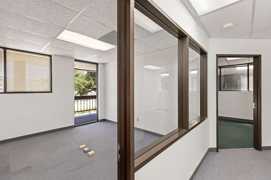 More Photos Of 7418 John Smith, San Antonio Loft Creative Space For Lease