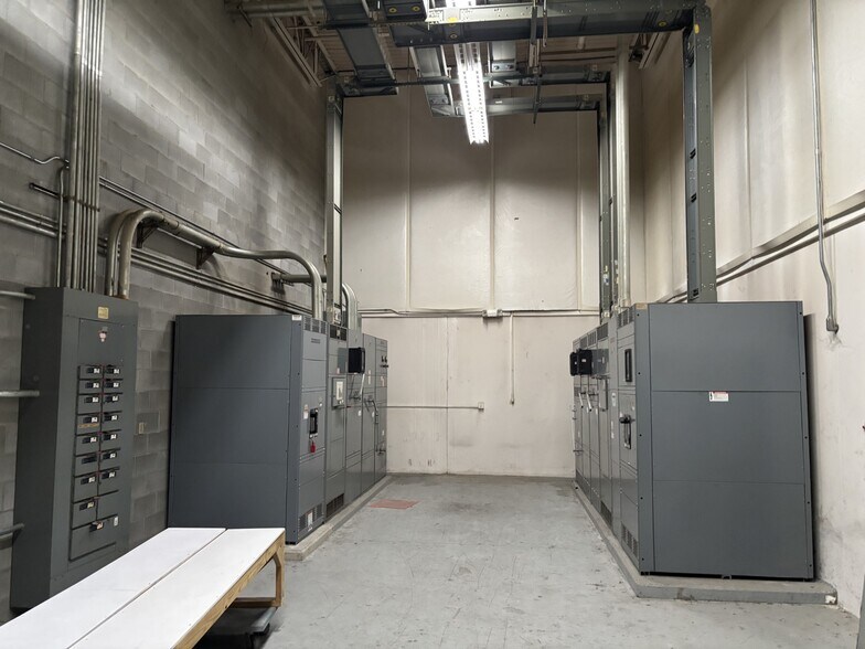 More Photos Of 5 Technology Cir, Columbia Warehouse For Sale