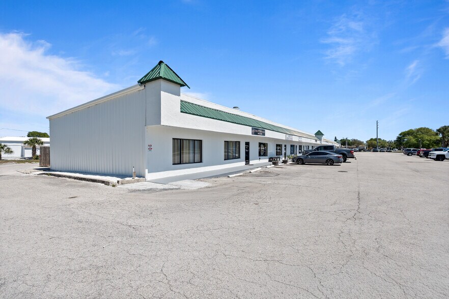 More Photos Of 2120 S Ridgewood Ave, Edgewater Unknown For Lease