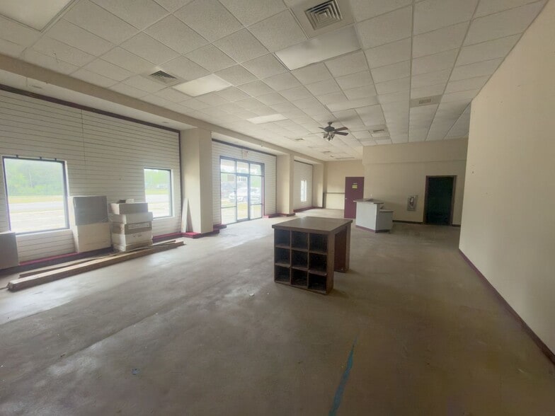 More Photos Of 3200 Fairfield Dr, Pensacola Office For Sale