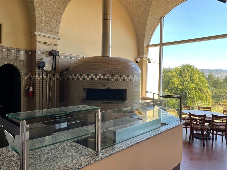 More Photos Of 3901 Montgomery Dr, Santa Rosa Restaurant For Lease