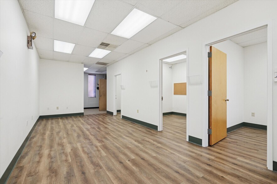 More Photos Of 10501 Academy Rd, Philadelphia Medical For Sale
