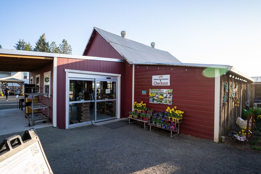 More Photos Of 1355 N Barlow St, Cornelius Winery Vineyard For Sale