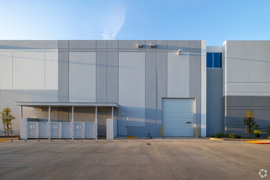 More Photos Of 18631 Seaton Ave, Perris Warehouse For Lease