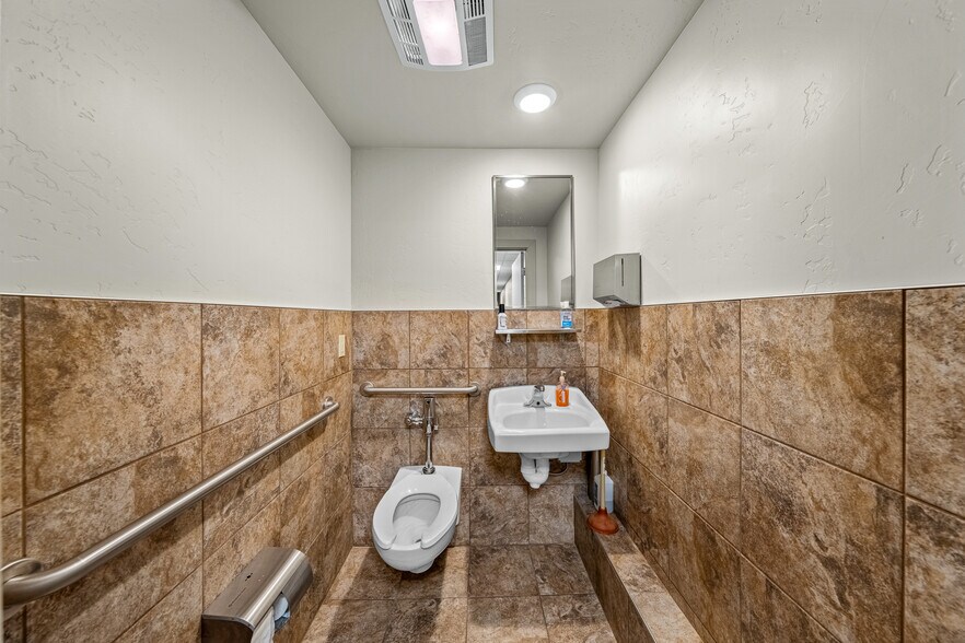 More Photos Of 960 E 2nd Ave, Durango Office For Sale