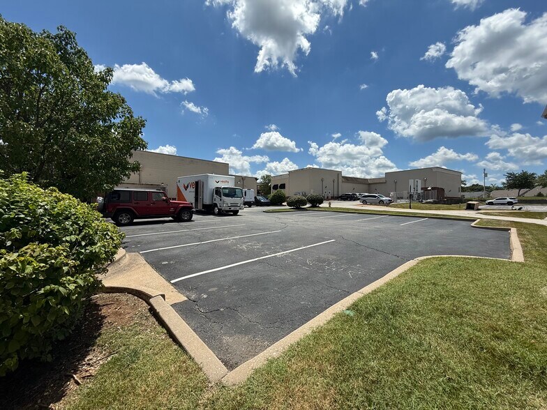 More Photos Of 7434 Village Center Dr, O'Fallon Restaurant For Sale