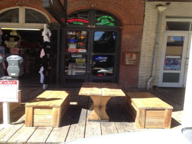 More Photos Of 910 2nd St, Sacramento Bar For Sale