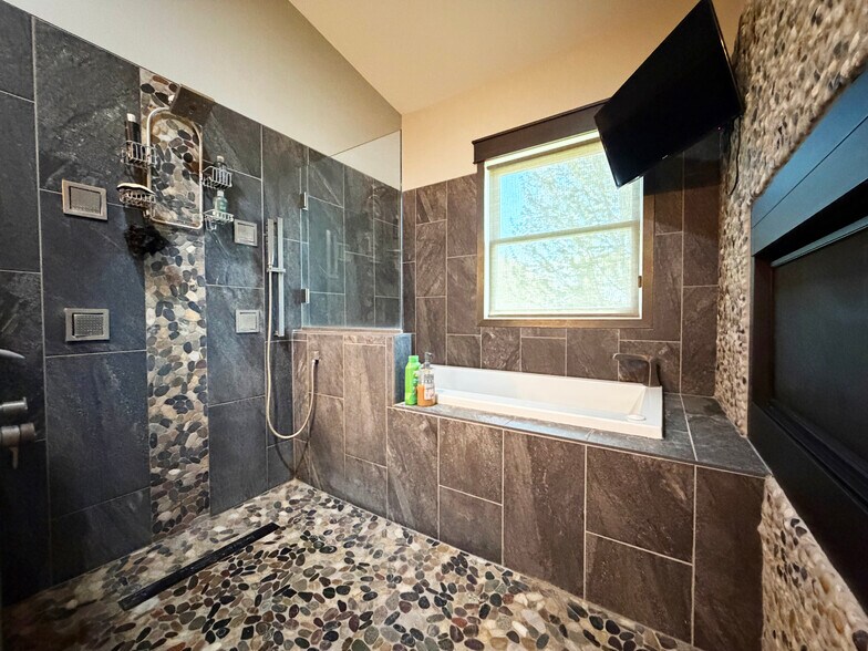 More Photos Of 359 Elm st, New Auburn Freestanding For Sale