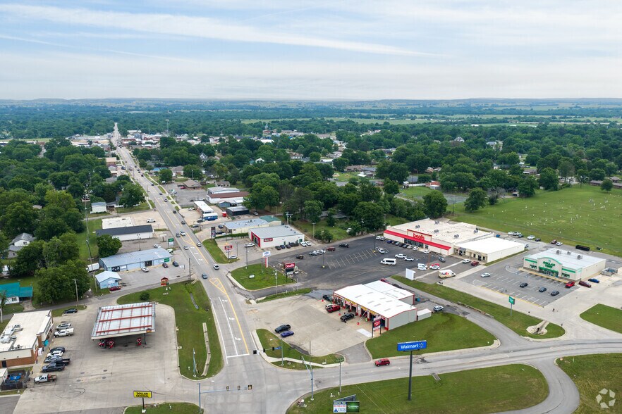 More Photos Of 1000 W Gentry Ave, Checotah General Retail For Sale