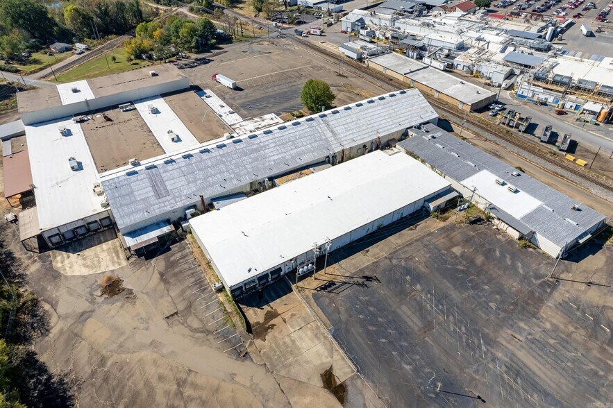 More Photos Of 103 Red Bridge Rd, De Queen Warehouse For Sale