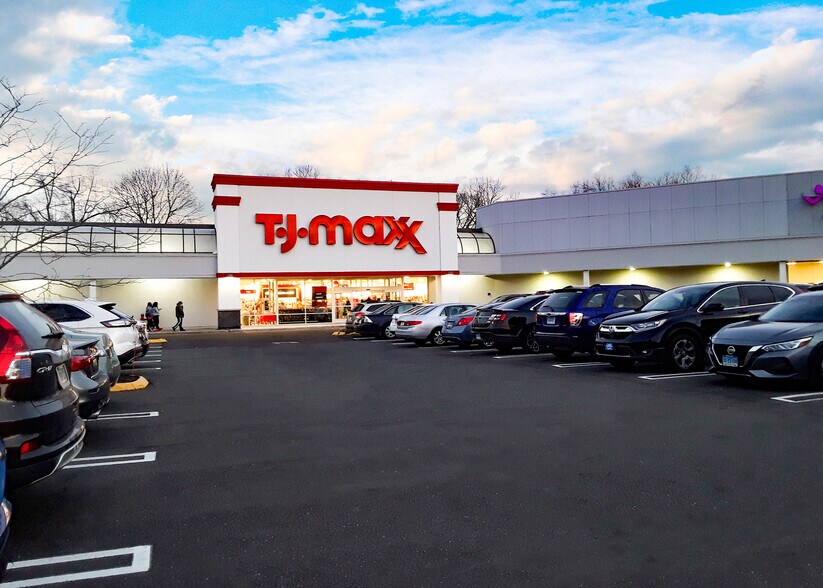 More Photos Of 550-560 Boston Post Rd, Orange Unknown For Lease