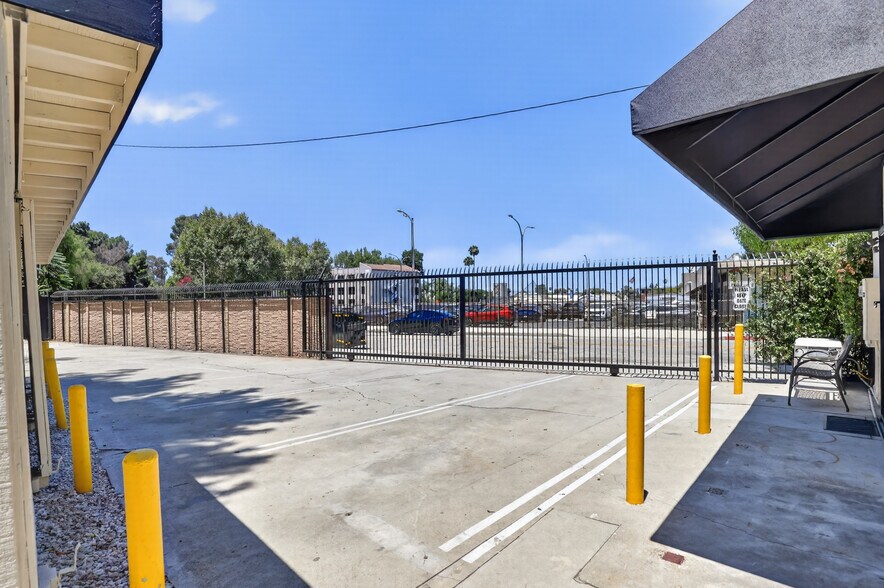 More Photos Of 4925 Sepulveda Blvd, Sherman Oaks Office For Sale